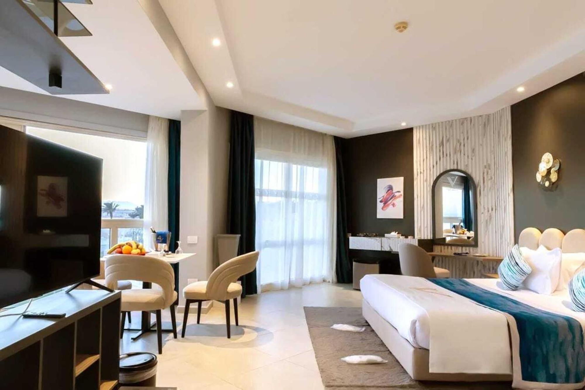 The V Luxury Resort Sahl Hasheesh 洪加達 外观 照片 A room at the hotel