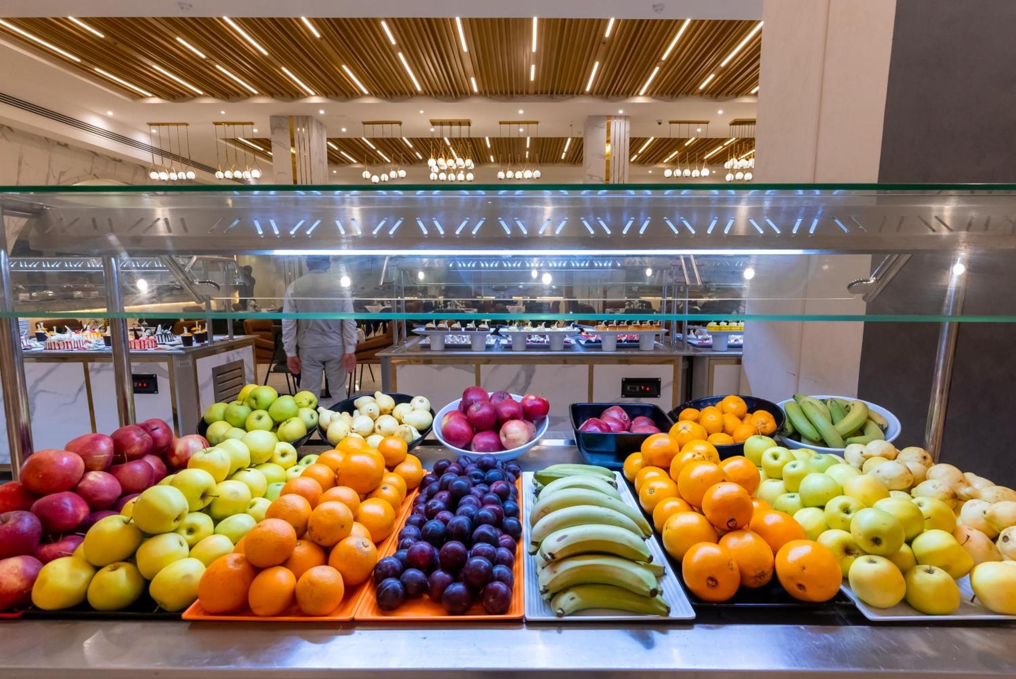 The V Luxury Resort Sahl Hasheesh 洪加達 外观 照片 Fruit at a buffet