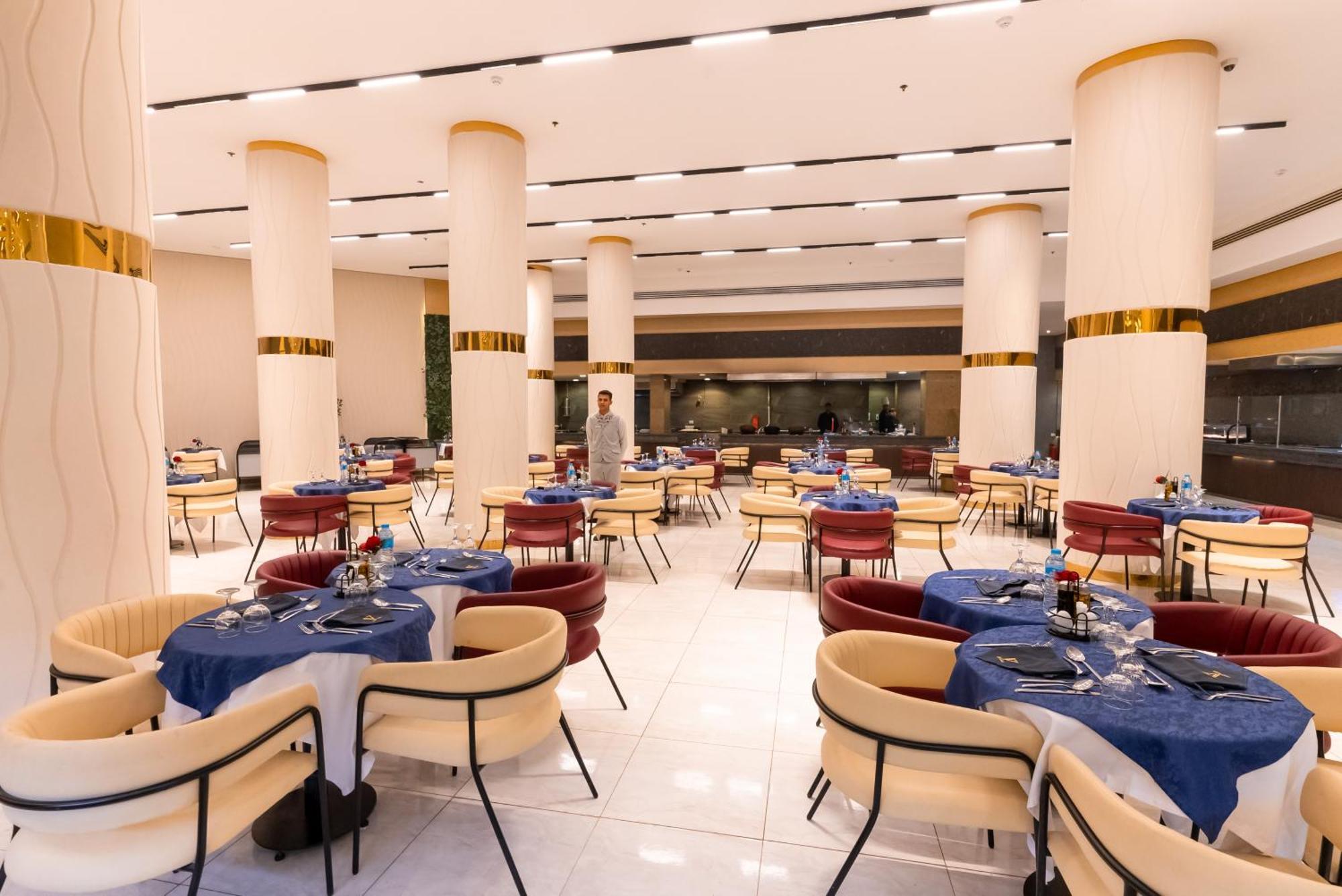 The V Luxury Resort Sahl Hasheesh 洪加達 外观 照片 The restaurant