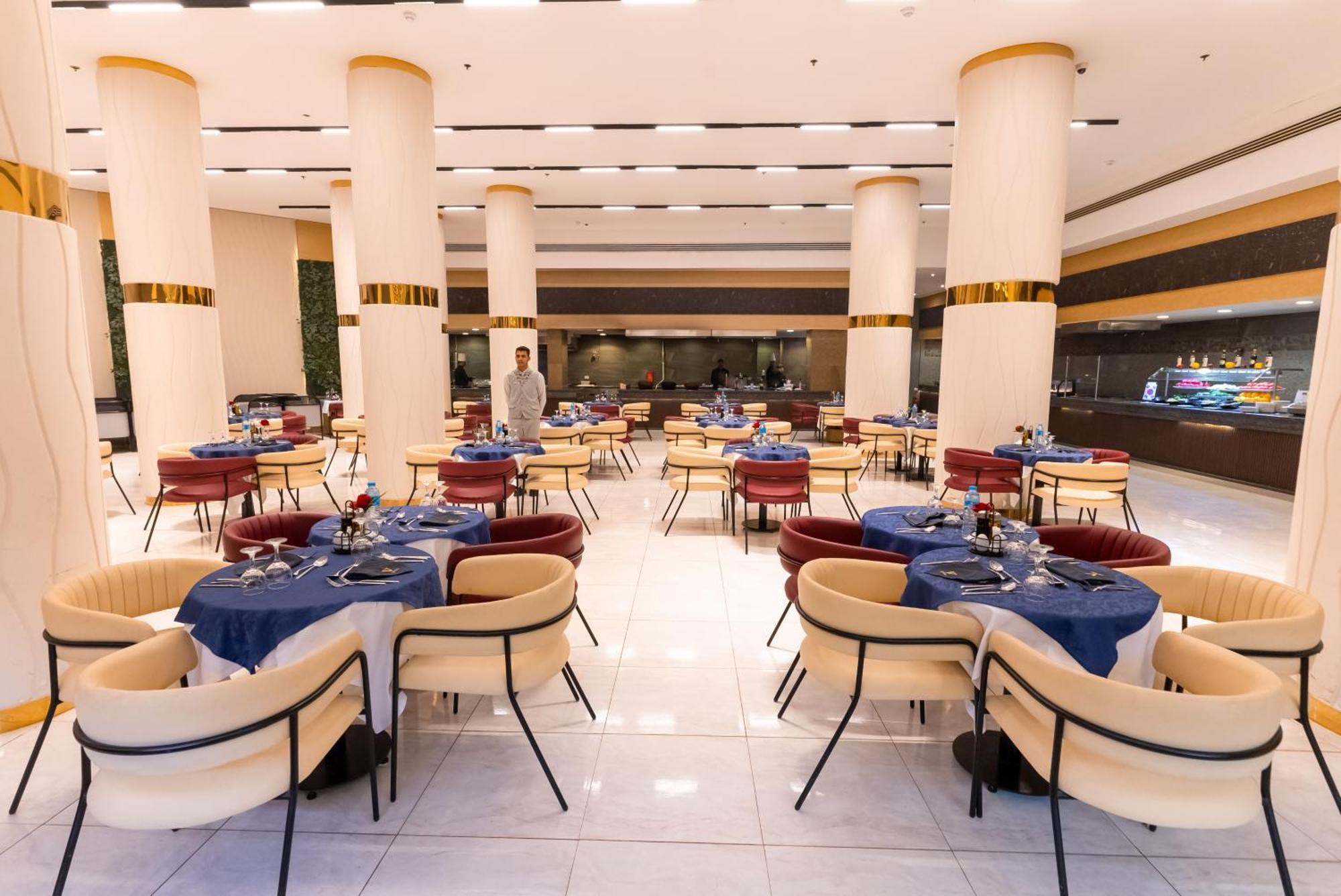The V Luxury Resort Sahl Hasheesh 洪加達 外观 照片 The restaurant