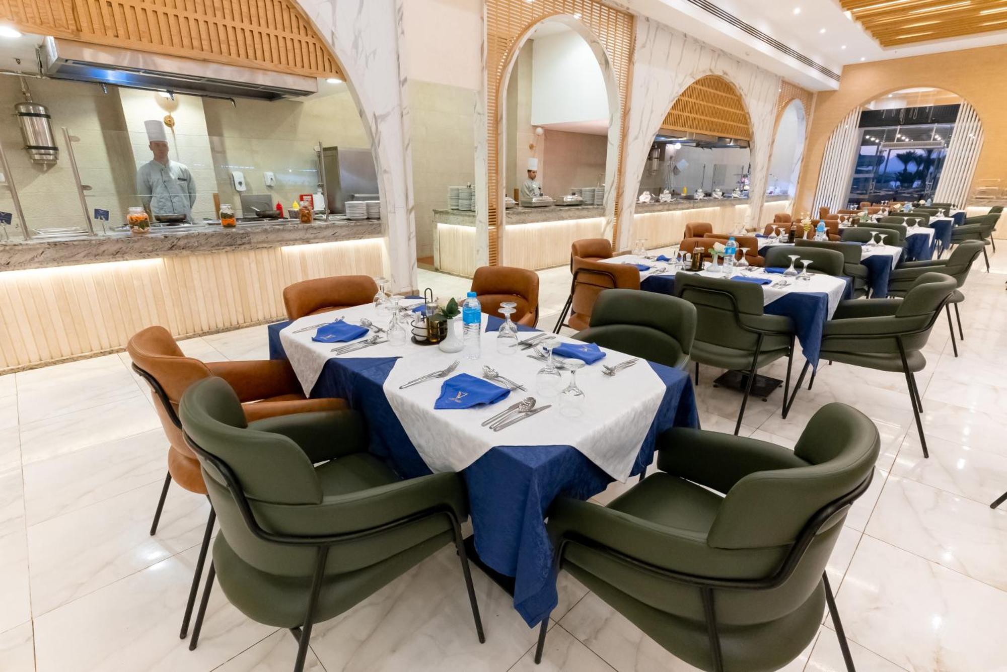 The V Luxury Resort Sahl Hasheesh 洪加達 外观 照片 The restaurant