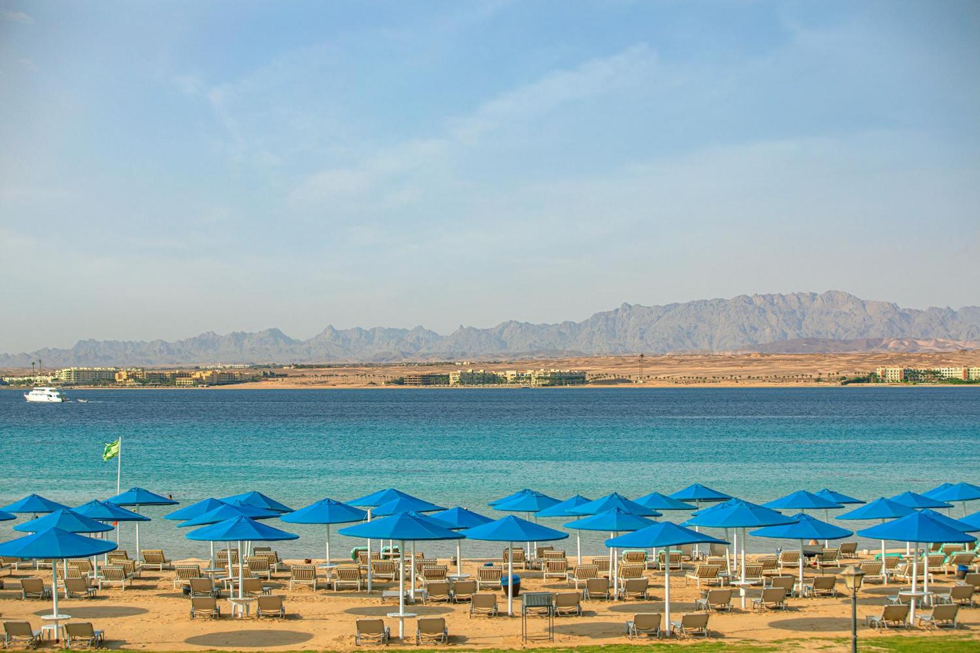 The V Luxury Resort Sahl Hasheesh 洪加達 外观 照片 The Red Sea coast at Sharm El Sheikh
