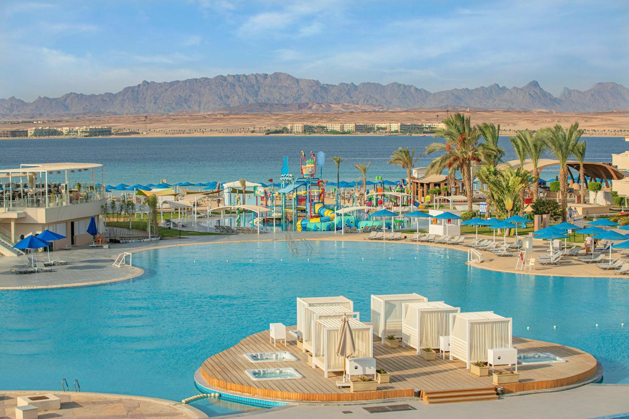The V Luxury Resort Sahl Hasheesh 洪加達 外观 照片 View of the Red Sea from the Hilton Sharm El Sheikh