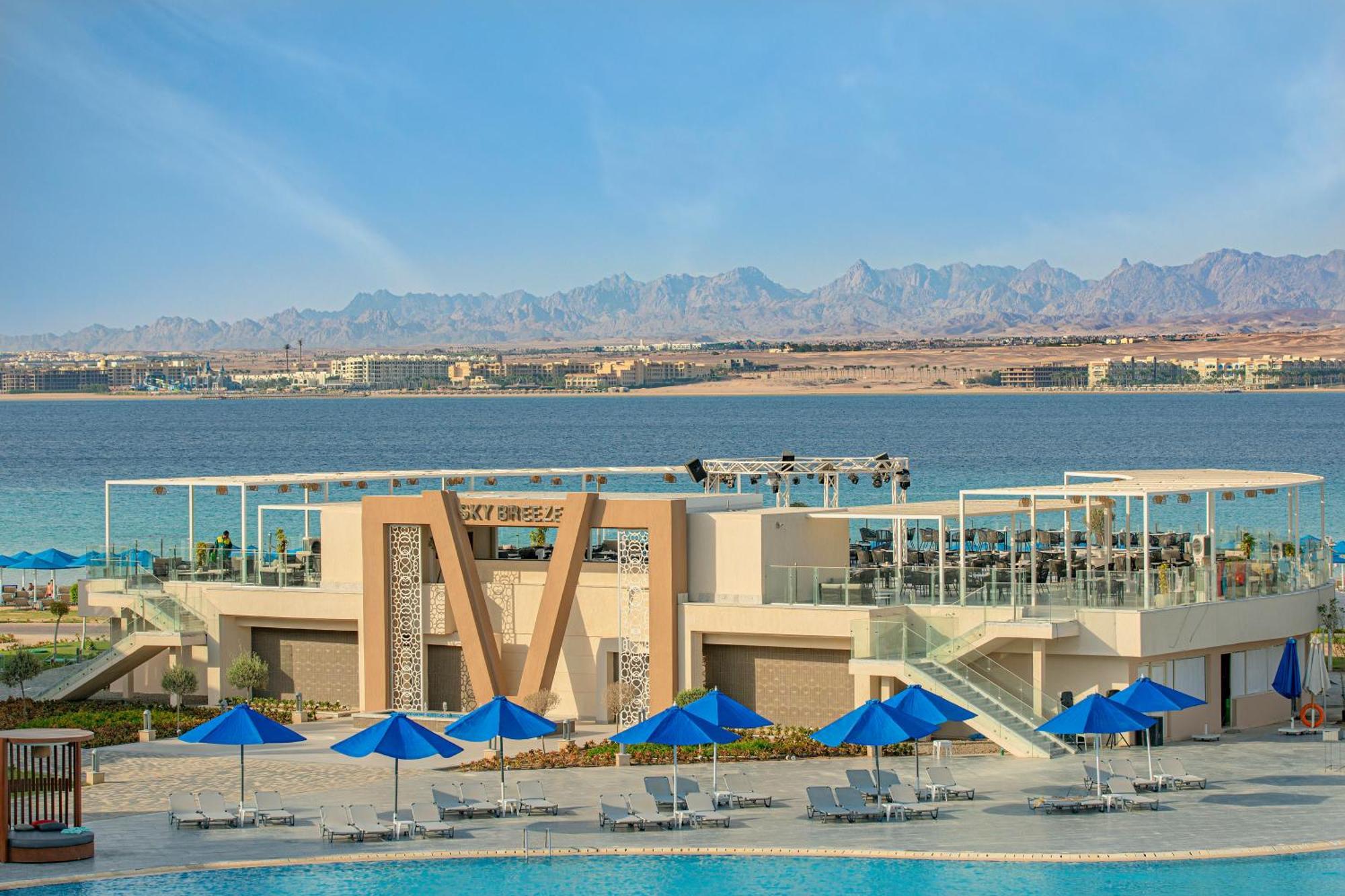 The V Luxury Resort Sahl Hasheesh 洪加達 外观 照片 View of the Red Sea from the Hilton Sharm El Sheikh