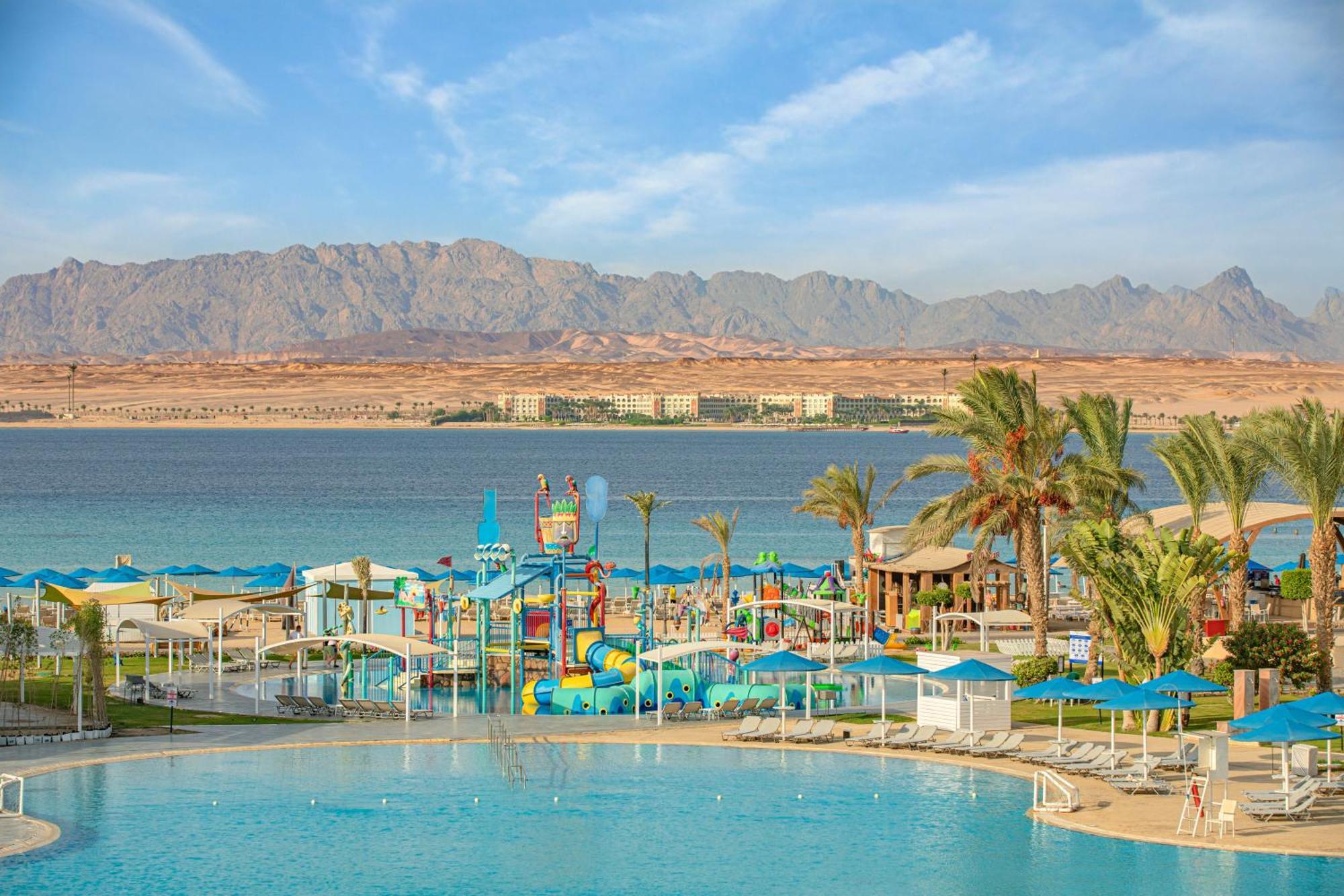 The V Luxury Resort Sahl Hasheesh 洪加達 外观 照片 View of the Dead Sea from the Dead Sea Spa Resort