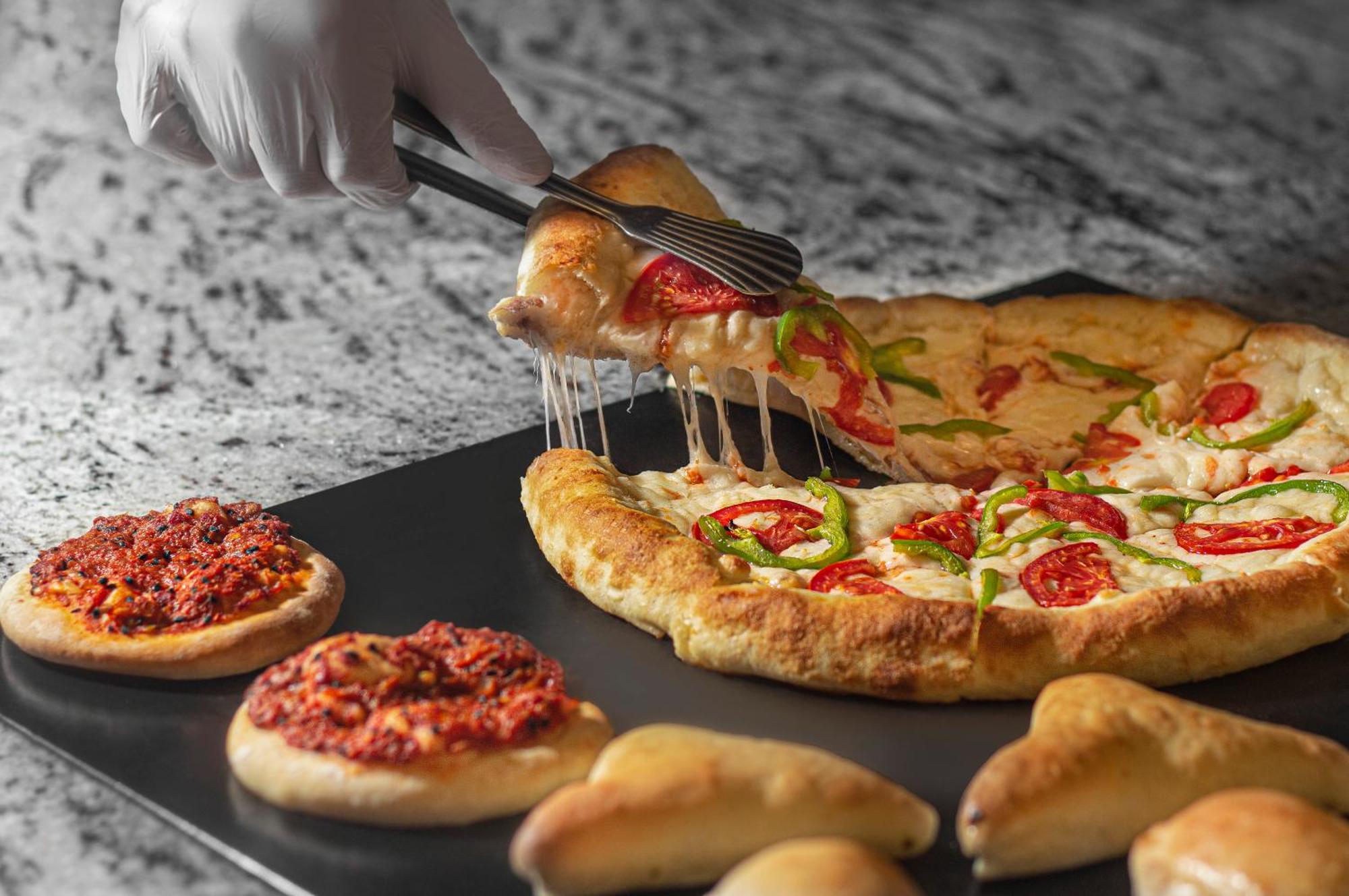 The V Luxury Resort Sahl Hasheesh 洪加達 外观 照片 Pizza