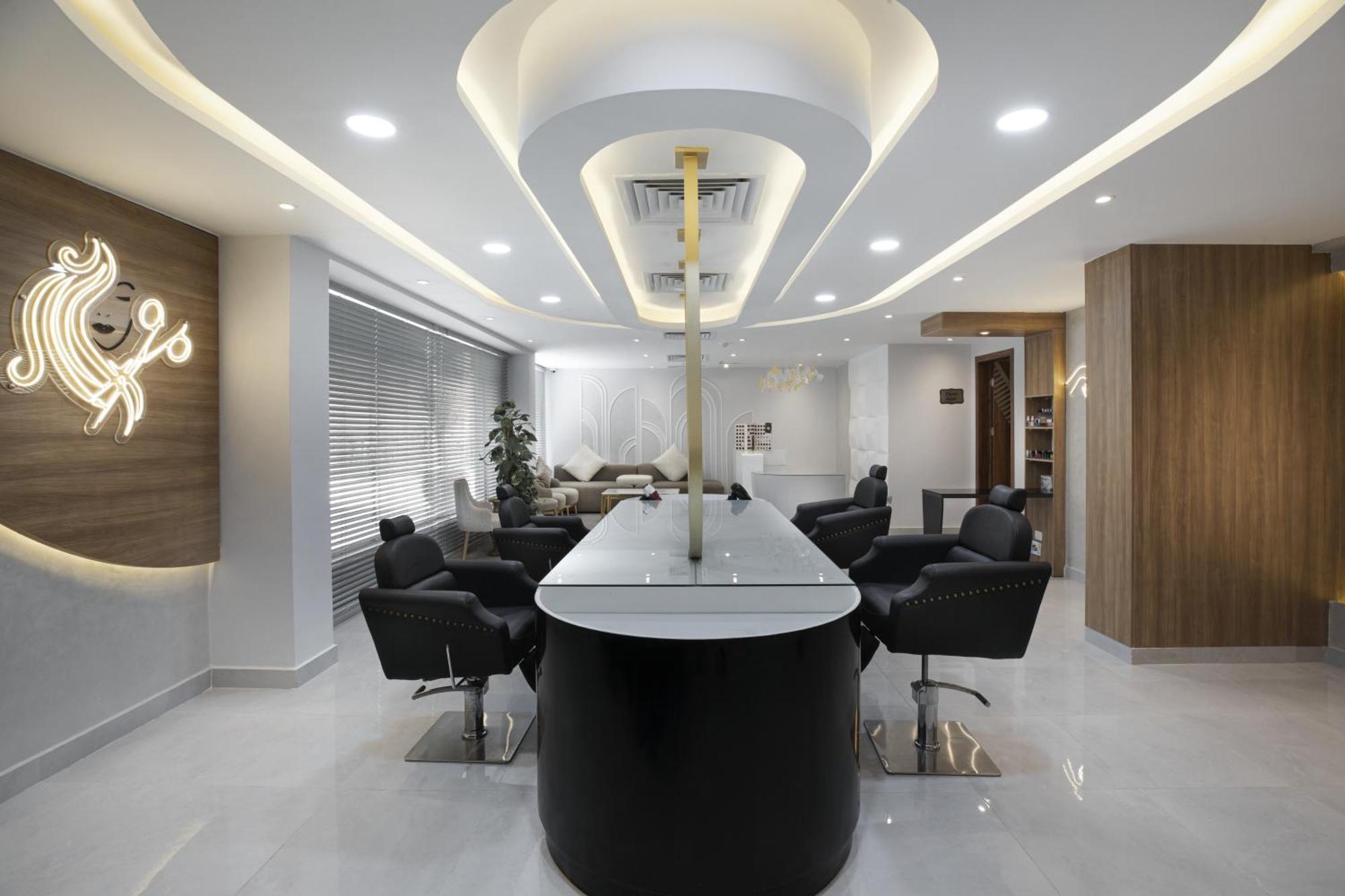 The V Luxury Resort Sahl Hasheesh 洪加達 外观 照片 The interior of a salon in India