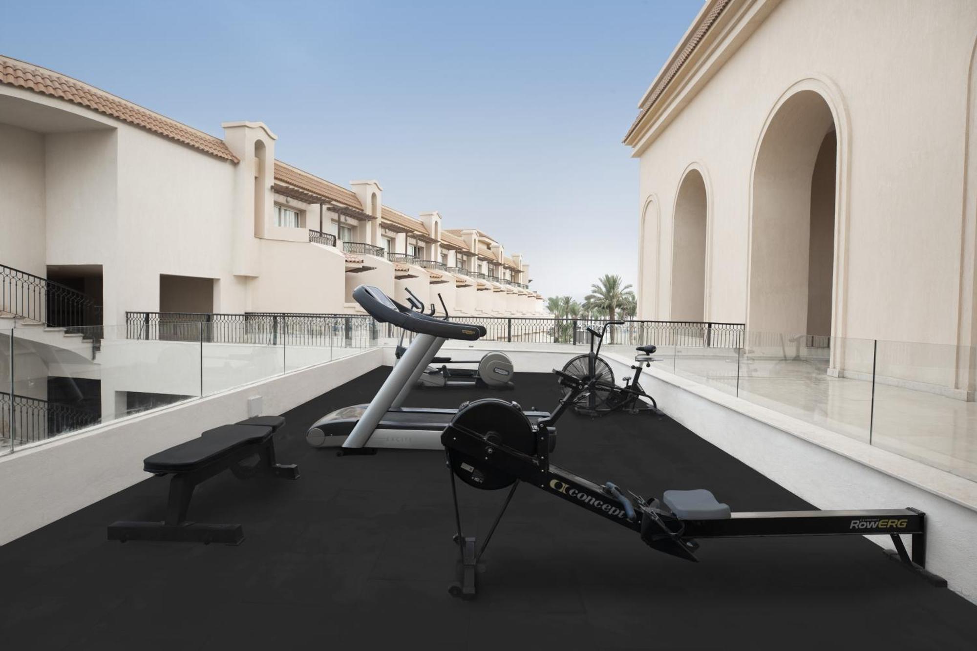 The V Luxury Resort Sahl Hasheesh 洪加達 外观 照片 The gym at the hotel